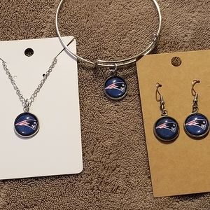 Earring, bracelet and necklace set